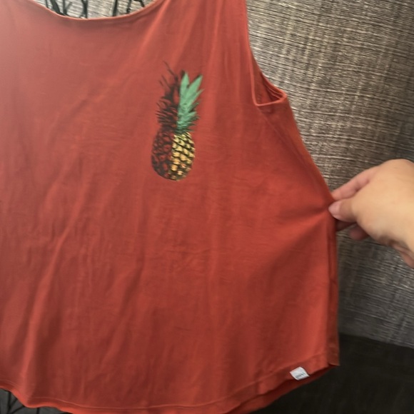 O’Neill Tank Top - size XL - Picture 2 of 7